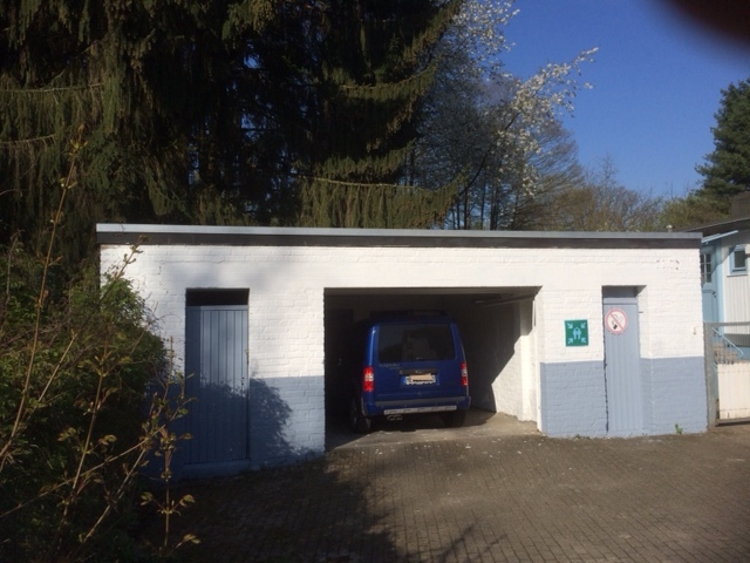 Mehr über den Artikel erfahren Eigenanstrich: Garagenwand