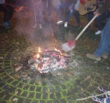 Du betrachtest gerade Statt Martinsumzug: Lagerfeuer