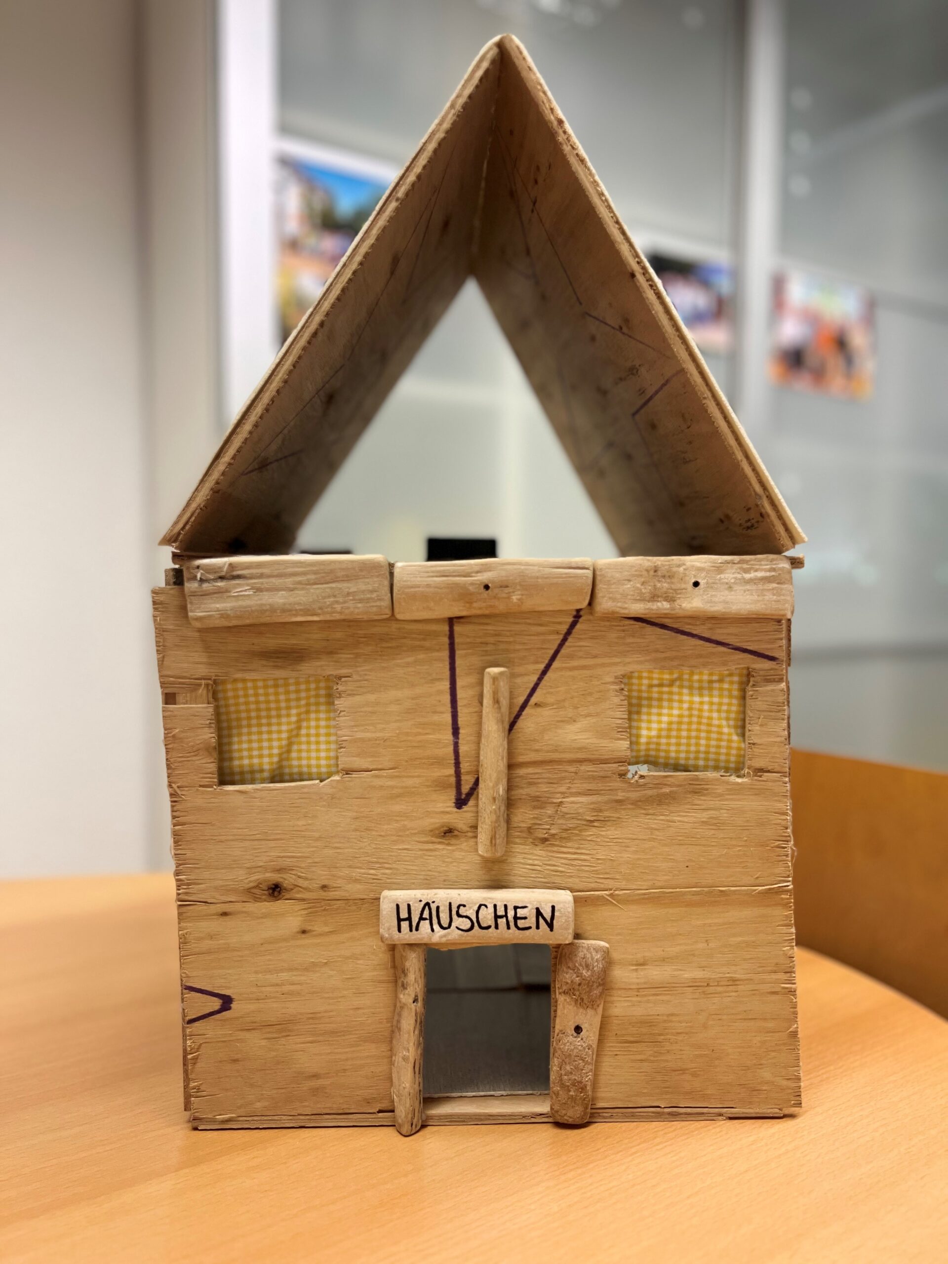 Mehr über den Artikel erfahren Wenn die Kinder ein Haus bauen :)