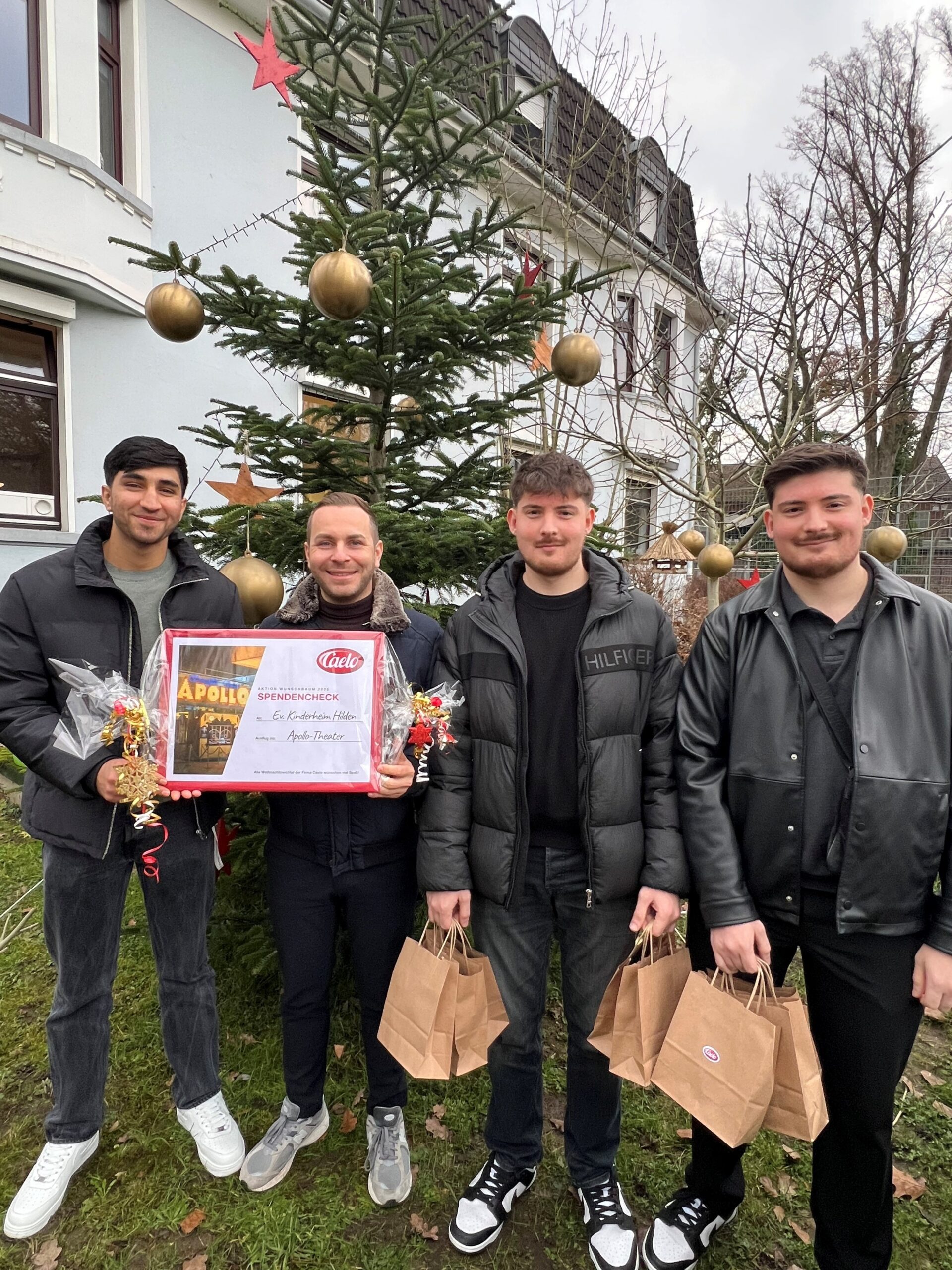 Mehr über den Artikel erfahren Wir bedanken uns von Herzen bei unseren Weihnachtswichteln der Firma CAELO 🎄