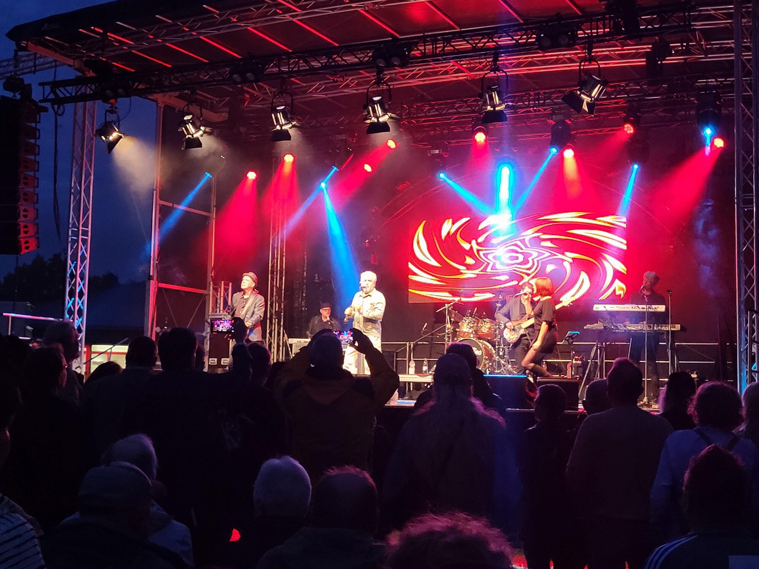 Du betrachtest gerade Besuch des Ponystall Festivals in unserer unmittelbaren Nachbarschaft🎸🪩💃🕺